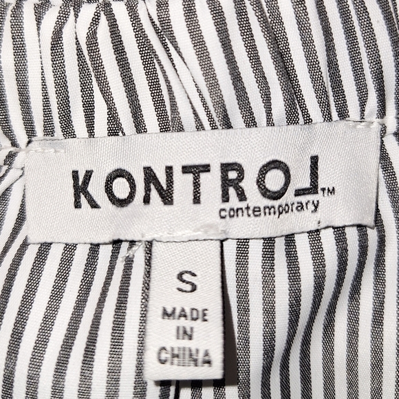 A Kontrol Contemporary short sleeve blue and white striped blouse in size small - Picture 2 of 3